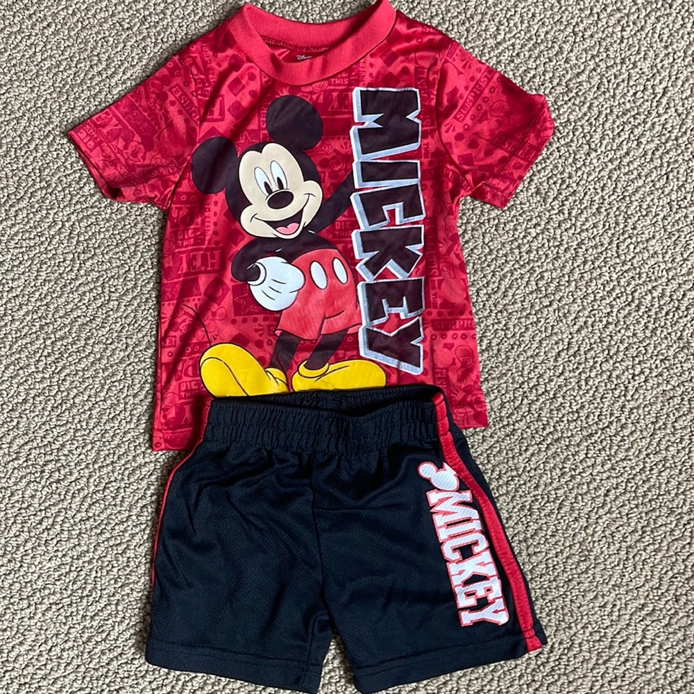 Disney set shirt and shorts. Size 12 months. Great condition